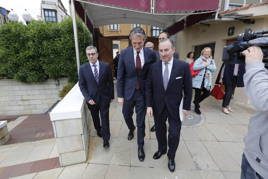 El ministro de Fomento, Íñigo de la Serna, ha analizado el presente y futuro de las infraestructuras en Asturias en el Fórum EL COMERCIO, organizado en colaboración con el SabadellHerrero. 
