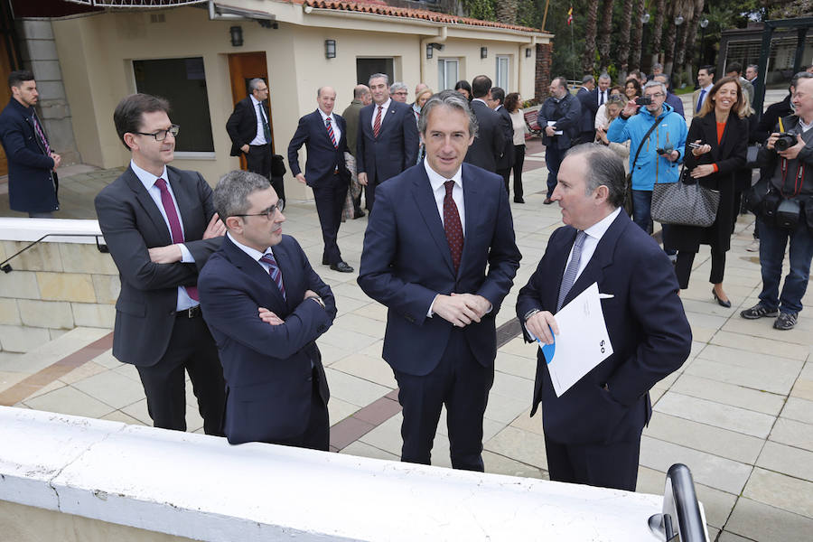 El ministro de Fomento, Íñigo de la Serna, ha analizado el presente y futuro de las infraestructuras en Asturias en el Fórum EL COMERCIO, organizado en colaboración con el SabadellHerrero. 