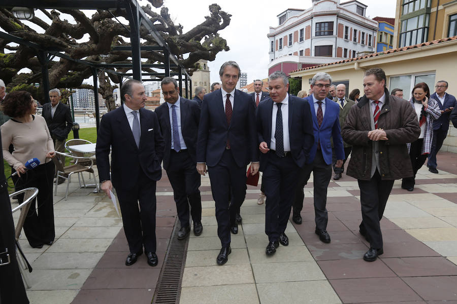El ministro de Fomento, Íñigo de la Serna, ha analizado el presente y futuro de las infraestructuras en Asturias en el Fórum EL COMERCIO, organizado en colaboración con el SabadellHerrero. 