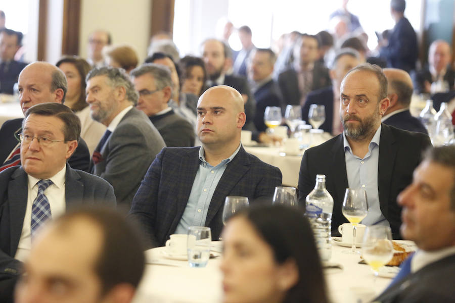 El ministro de Fomento, Íñigo de la Serna, ha analizado el presente y futuro de las infraestructuras en Asturias en el Fórum EL COMERCIO, organizado en colaboración con el SabadellHerrero. 