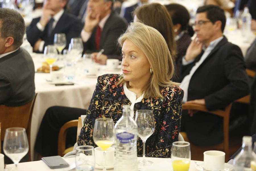 El ministro de Fomento, Íñigo de la Serna, ha analizado el presente y futuro de las infraestructuras en Asturias en el Fórum EL COMERCIO, organizado en colaboración con el SabadellHerrero. 