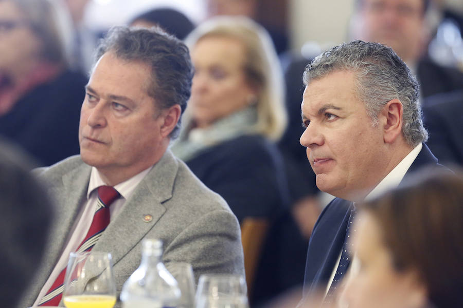 El ministro de Fomento, Íñigo de la Serna, ha analizado el presente y futuro de las infraestructuras en Asturias en el Fórum EL COMERCIO, organizado en colaboración con el SabadellHerrero. 