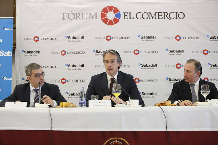 El ministro de Fomento, Íñigo de la Serna, ha analizado el presente y futuro de las infraestructuras en Asturias en el Fórum EL COMERCIO, organizado en colaboración con el SabadellHerrero. 