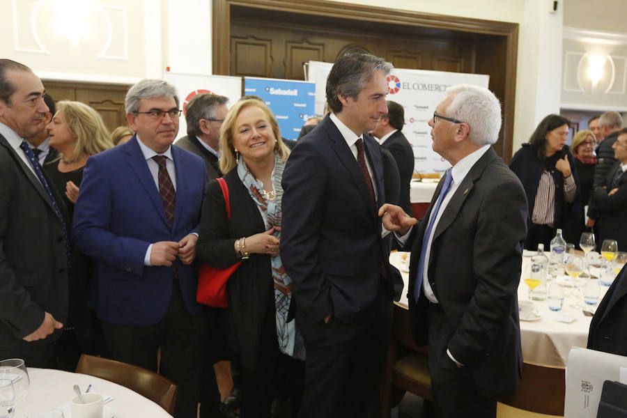 El ministro de Fomento, Íñigo de la Serna, ha analizado el presente y futuro de las infraestructuras en Asturias en el Fórum EL COMERCIO, organizado en colaboración con el SabadellHerrero. 