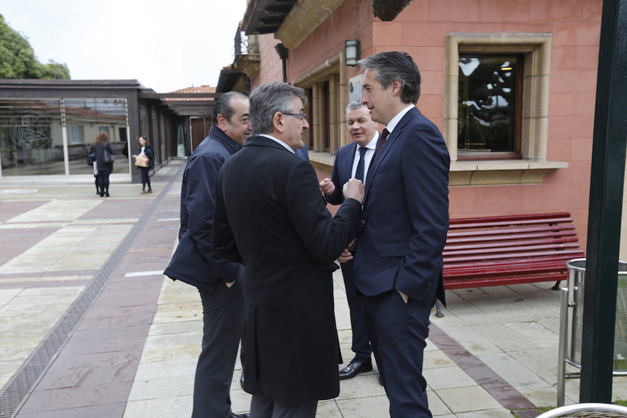 El ministro de Fomento, Íñigo de la Serna, ha analizado el presente y futuro de las infraestructuras en Asturias en el Fórum EL COMERCIO, organizado en colaboración con el SabadellHerrero. 