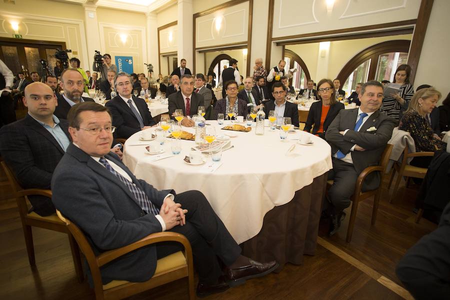 El ministro de Fomento, Íñigo de la Serna, ha analizado el presente y futuro de las infraestructuras en Asturias en el Fórum EL COMERCIO, organizado en colaboración con el SabadellHerrero. 