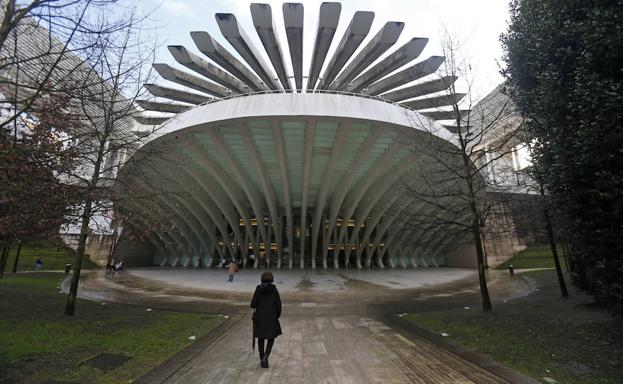 Palacio de Exposiciones y Congresos Ciudad de Oviedo, obra de Santiago Calatrava. 