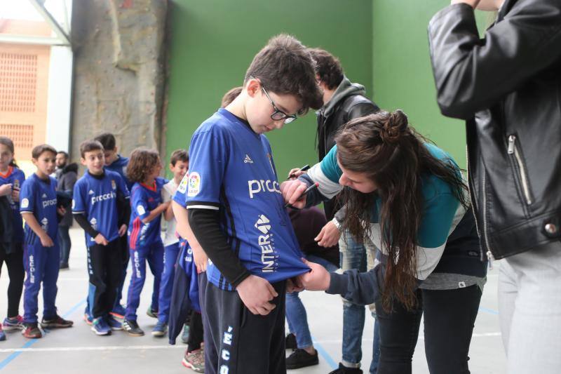 Diego Fabbrini, Viti, Yarima y Dámaris hablaron de hábitos saludables con los escolares y les regalaron una entrada para el próximo encuentro del club azul.