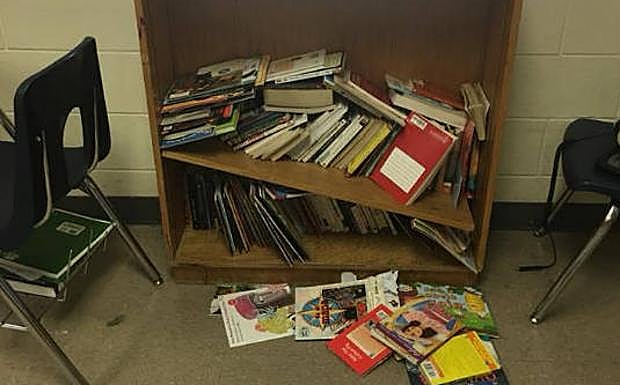 Material destrozado en el aula de Julie Marburger.