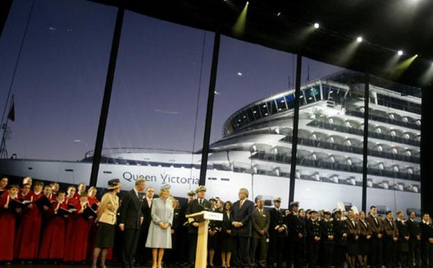 El lujo del 'Queen Victoria' llega a Gijón con 2.280 pasajeros británicos