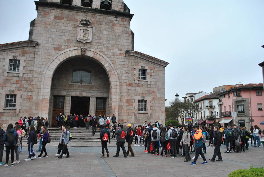 Más de cuatrocientos jóvenes procedentes de las diócesis de Oviedo, Santander, León y Astorga participan este fin de semana en la Jornada Regional de Jóvenes organizada por el Arzobispado de Oviedo con motivo del triple centenario de Covadonga. 