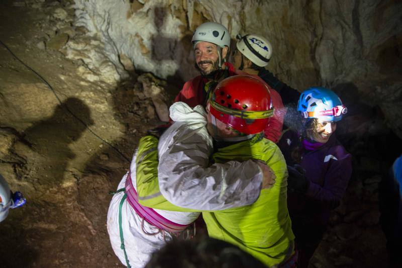 El Grupo Torreblanca recreó la primera bajada a la cueva de Tito Bustillo. En la recreación participaron algunos de los descubridores