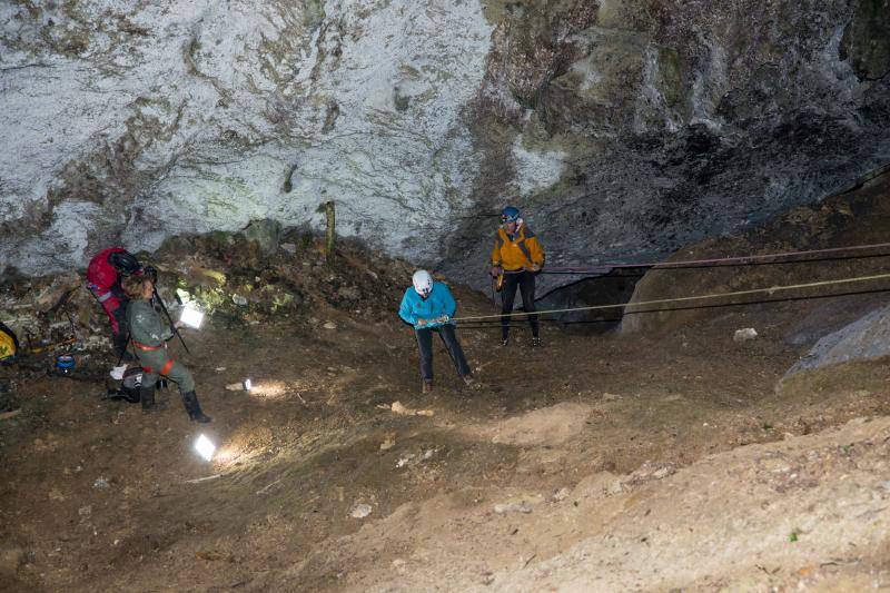 El Grupo Torreblanca recreó la primera bajada a la cueva de Tito Bustillo. En la recreación participaron algunos de los descubridores