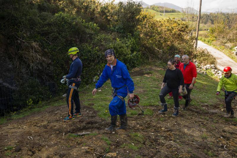 El Grupo Torreblanca recreó la primera bajada a la cueva de Tito Bustillo. En la recreación participaron algunos de los descubridores