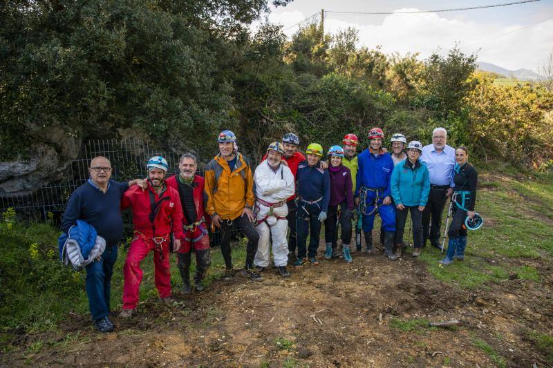 El Grupo Torreblanca recreó la primera bajada a la cueva de Tito Bustillo. En la recreación participaron algunos de los descubridores