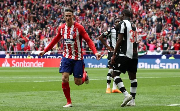 Fernando Torres celebra su gol ante el Levante. 