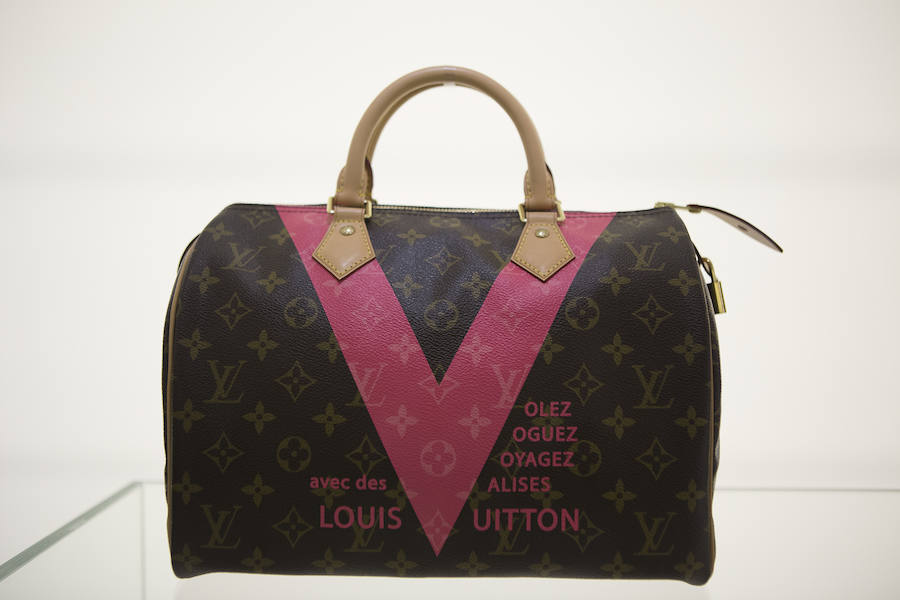 'Time Capsule' narra la historia de Louis Vuitton a través de una cuidada selección de objetos y documentos pertenecientes a los archivos de la 'maison', que cubren más de 160 años de historia. 