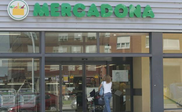 Mercadona lanza una oferta de puestos de trabajo para titulados de FP con sueldos de 1.850 euros al mes