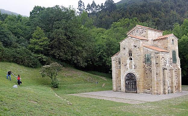 Iglesia prerrománica de San Miguel de Lillo, en el Naranco.