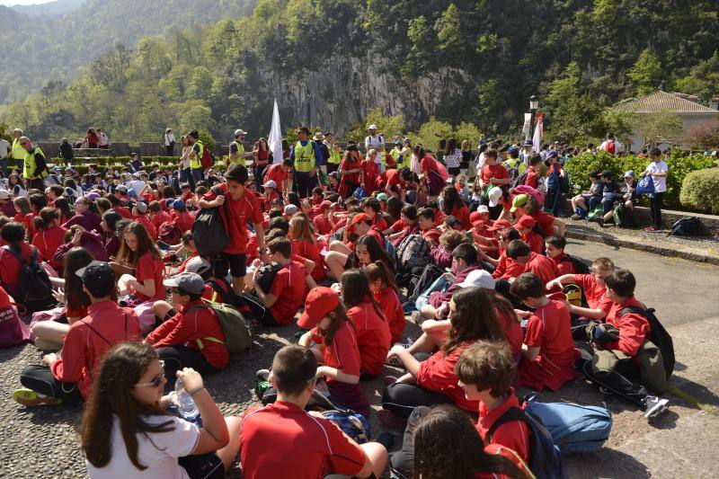 Fotos: Los jóvenes llenan Covadonga