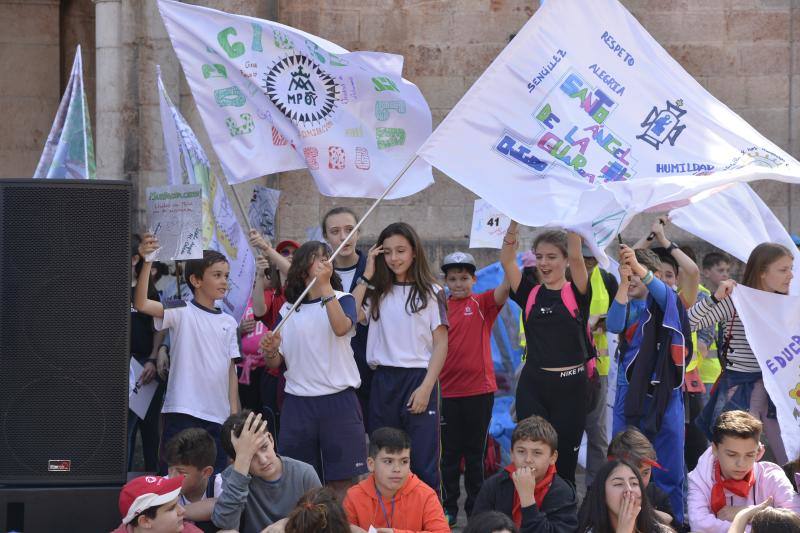 Fotos: Los jóvenes llenan Covadonga