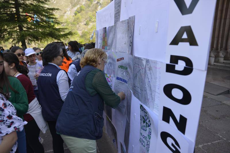 Fotos: Los jóvenes llenan Covadonga