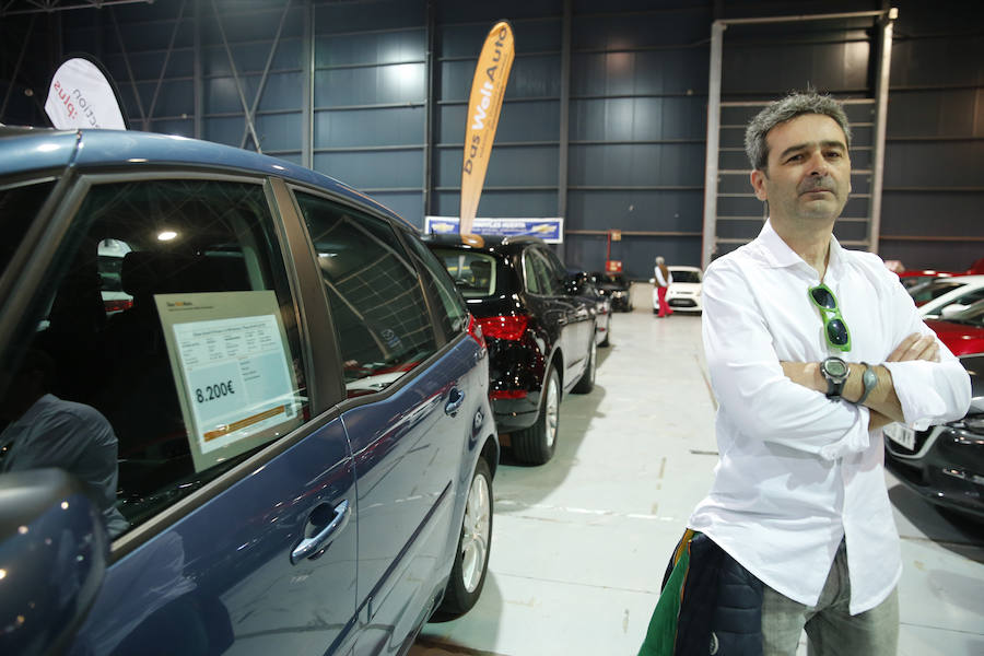 La sexta edición de esta feria ofrece variedad de coches y competitividad de precios en el recinto Luis Adaro.