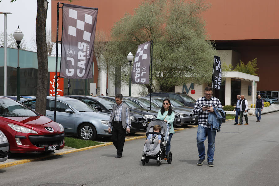 La sexta edición de esta feria ofrece variedad de coches y competitividad de precios en el recinto Luis Adaro.