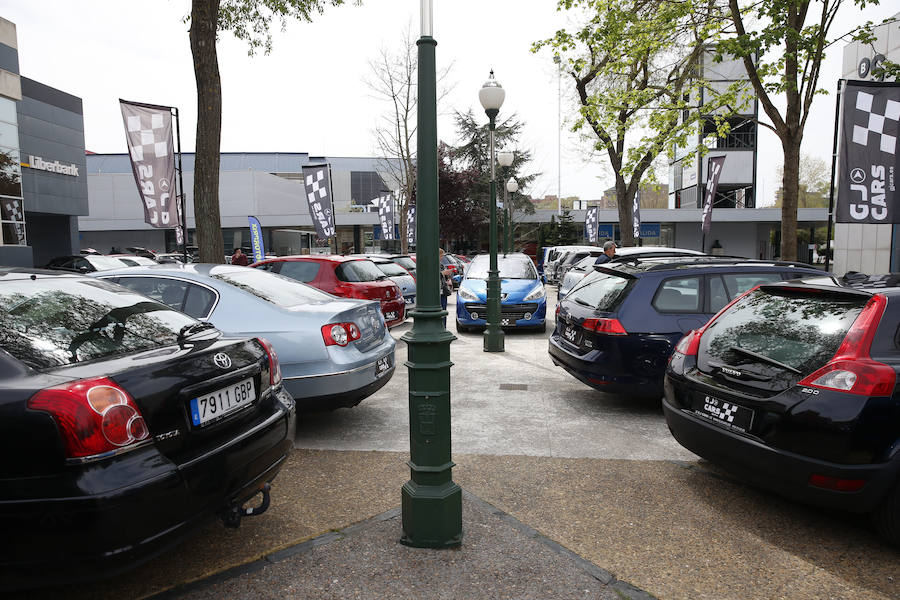La sexta edición de esta feria ofrece variedad de coches y competitividad de precios en el recinto Luis Adaro.