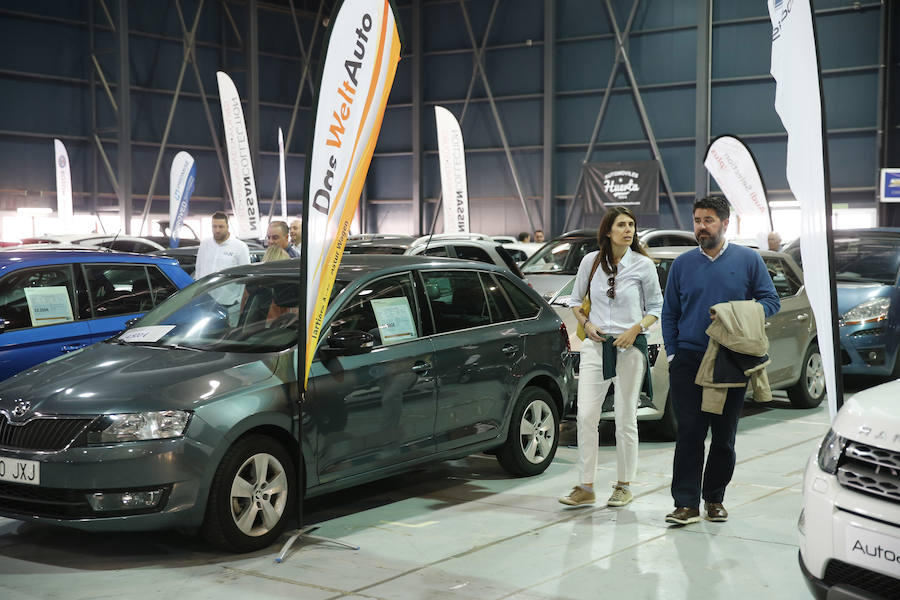 La sexta edición de esta feria ofrece variedad de coches y competitividad de precios en el recinto Luis Adaro.