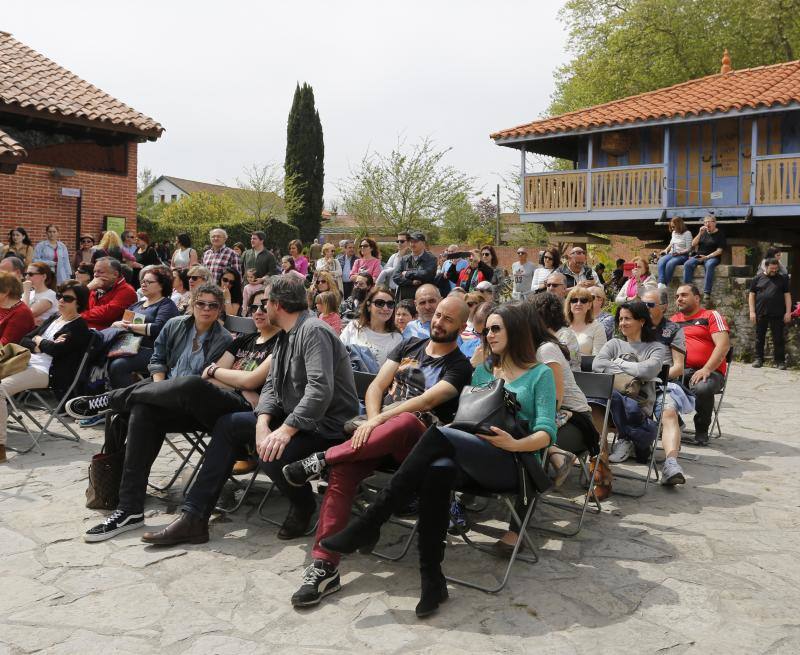 El jardín gijonés celebra su decimoquinto aniversario con una jornada de puertas abiertas repleta de visitantes.