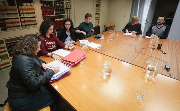 Una de las reuniones de la comisión. 