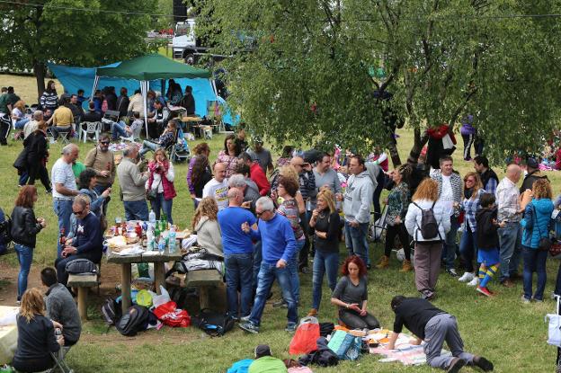 Comida popular en la Jira al embalse, el año pasado. 