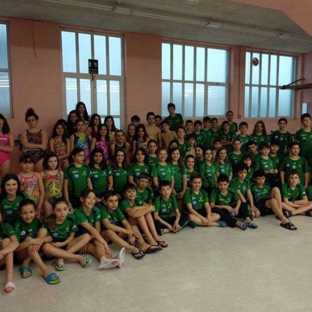 Los integrantes del equipo benjamín que logró la victoria en la sexta jornada de los Juegos Deportivos del Principado. 