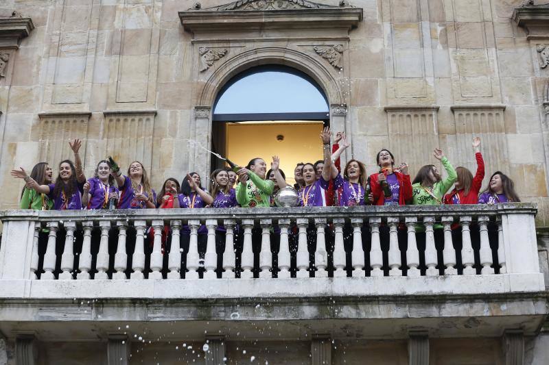 Las jugadoras y el equipo técnico y directivo del Mavi ha sido recibido este miércoles por la Corporación municipal.