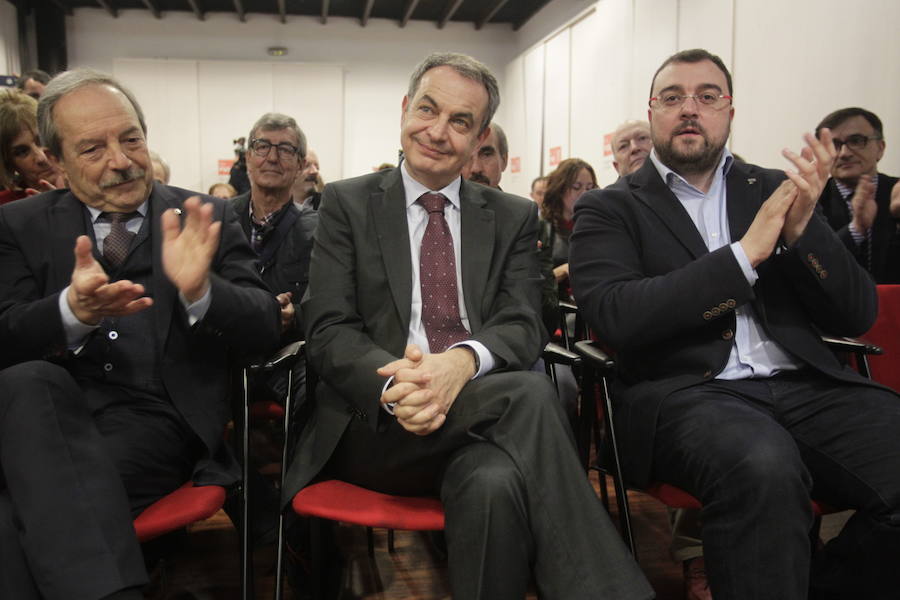 El expresidente del Gobierno también ha impartido una conferencia en la Facultad de Economía y Empresa sobre 'La nueva dimensión del Estado Social'