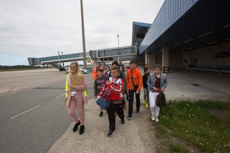 El requisito para participar en el programa es «no haber volado nunca», algo que cumplen todos los jóvenes pasajeros de Volotea. «Tienen edades entre los 10 y 13 años, ya que son alumnos de quinto y sexto de Primaria, así como de Primero de Secundaria»