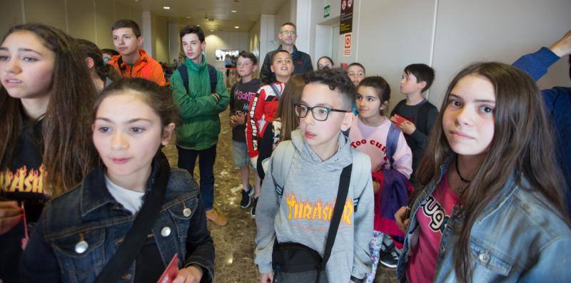 El requisito para participar en el programa es «no haber volado nunca», algo que cumplen todos los jóvenes pasajeros de Volotea. «Tienen edades entre los 10 y 13 años, ya que son alumnos de quinto y sexto de Primaria, así como de Primero de Secundaria»