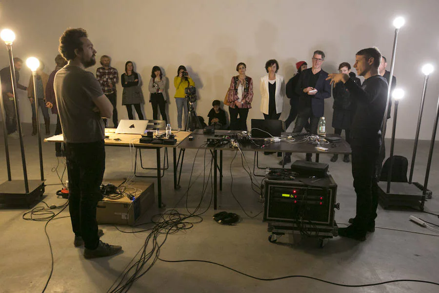 Una nueva edición del festival L. E. V. Gijón, dedicado a la creatividad digital, ha abierto sus puertas en el Laboral. Las realizaciones se mostrarán también en otros espacios de la ciudada, como el Jardín Botánico o el Museo del Pueblo de Asturias.