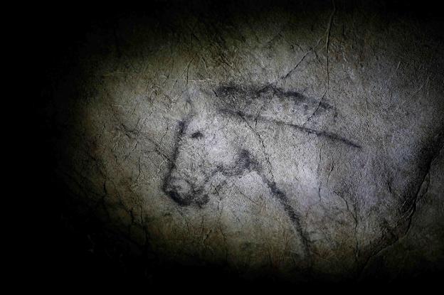 Pintura rupestre de un caballo en la cueva de Tito Bustillo, Patrimonio de la Humanidad. 