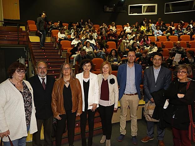 Aquilina Fueyo, Luis Valdés, Anna Escofet, Montserrat López, Eugenia Suárez, Levi Pérez, Eduardo del Valle y Consuelo Rodríguez. 