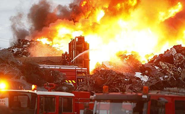 El juez atribuye un delito de imprudencia grave al propietario de Desguaces Riestra