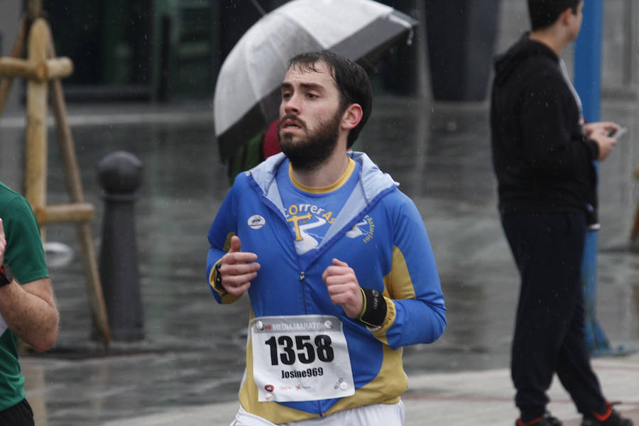 Fotos: ¿Estuviste en la EDP Media Maratón de Gijón? ¡Búscate! (2)