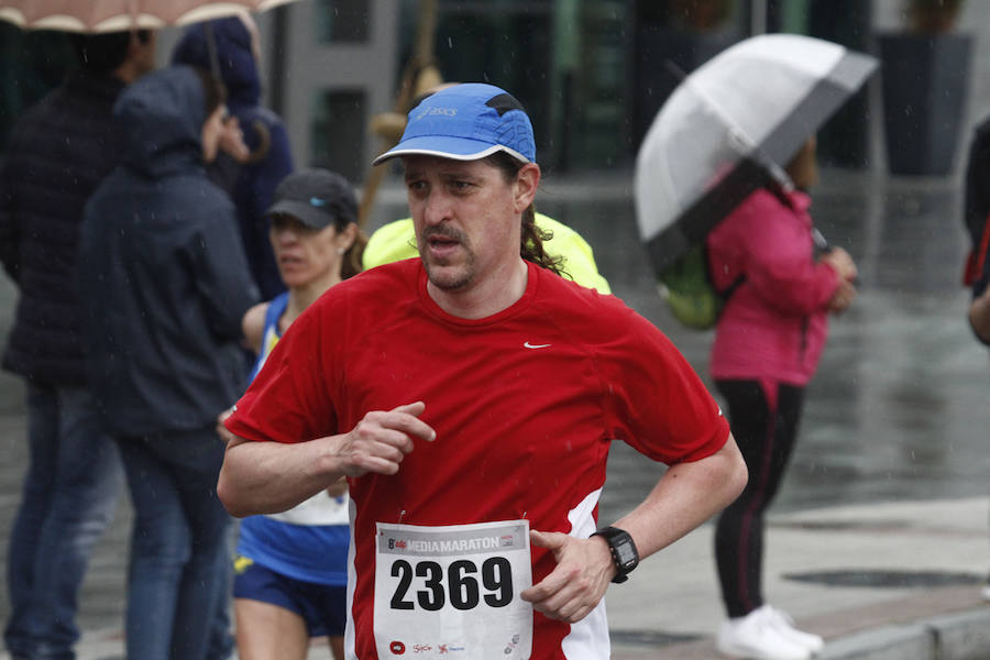 Fotos: ¿Estuviste en la EDP Media Maratón de Gijón? ¡Búscate! (2)