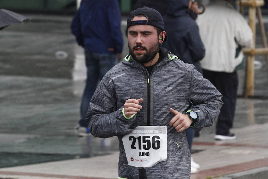 Fotos: ¿Estuviste en la EDP Media Maratón de Gijón? ¡Búscate! (2)