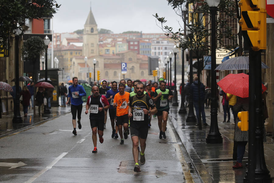 Más de 2.500 atletas han participado en la EDP Media Maratón de Gijón, en la que se ha impuesto el marroquí Said Attadi. ¿Estuviste? ¡Búscate en las fotos!