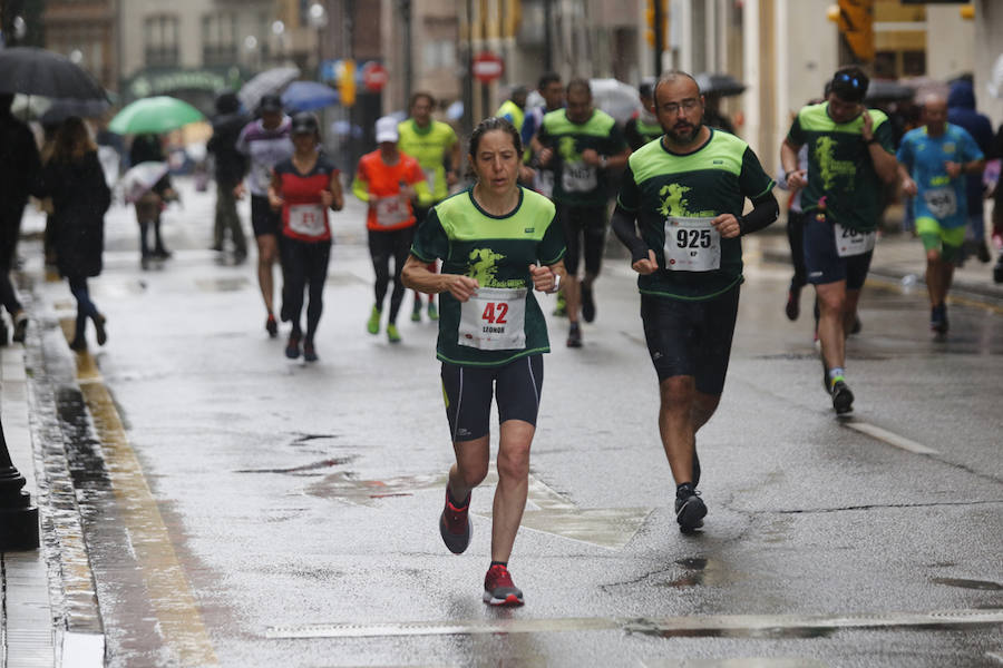 Más de 2.500 atletas han participado en la EDP Media Maratón de Gijón, en la que se ha impuesto el marroquí Said Attadi. ¿Estuviste? ¡Búscate en las fotos!