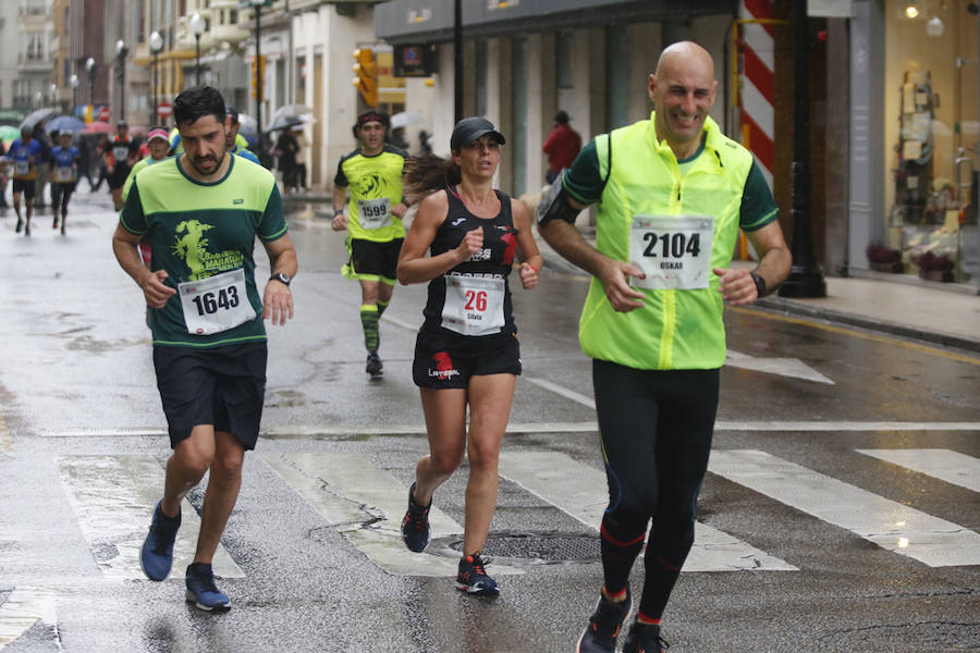 Más de 2.500 atletas han participado en la EDP Media Maratón de Gijón, en la que se ha impuesto el marroquí Said Attadi. ¿Estuviste? ¡Búscate en las fotos!