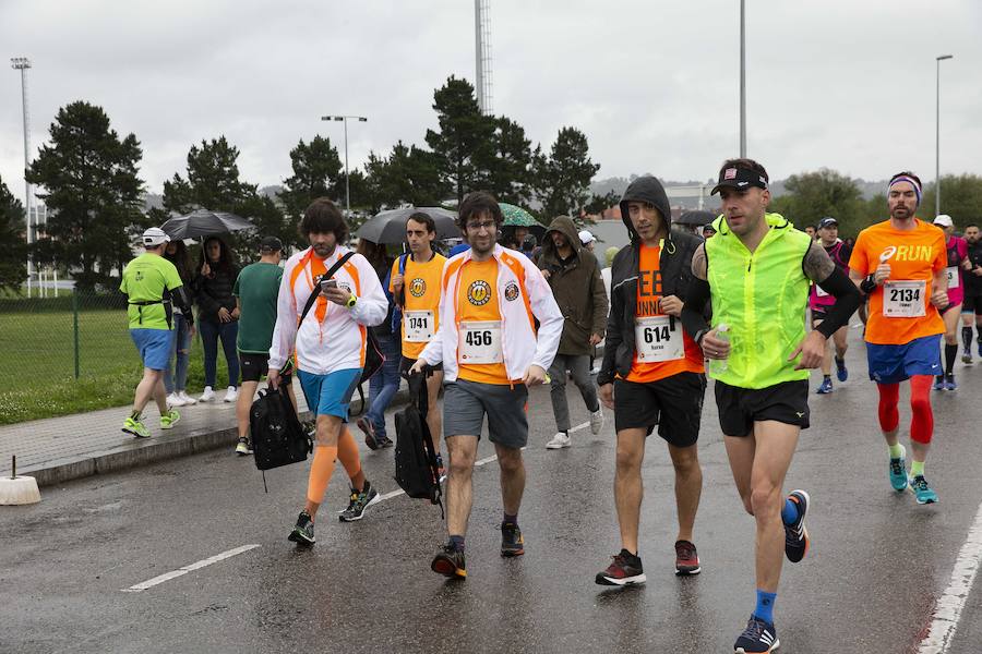 Más de 2.500 atletas han participado en la EDP Media Maratón de Gijón, en la que se ha impuesto el marroquí Said Attadi. ¿Estuviste? ¡Búscate en las fotos!