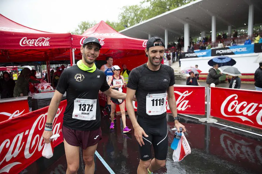 Más de 2.500 atletas han participado en la EDP Media Maratón de Gijón, en la que se ha impuesto el marroquí Said Attadi. ¿Estuviste? ¡Búscate en las fotos!